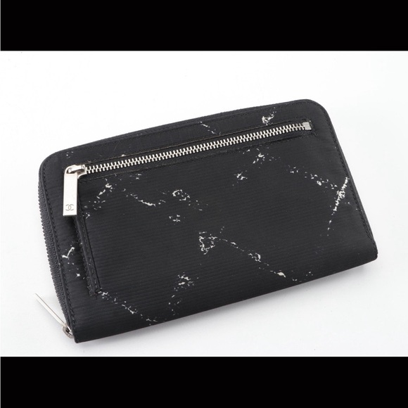 Chanel travel zip around wallet in printed nylon. - Picture 3 of 6